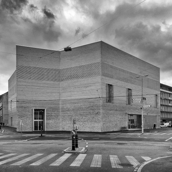 Aussenansicht des Erweiterungsbaus des Kunstmuseums Basel der Basler Architekten Emanuel Christ und Christoph Gantenbein am Mittwoch, 13. April 2016. (KEYSTONE/Georgios Kefalas)