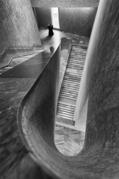 Das Treppenhaus im Erweiterungsbau des Kunstmuseums Basel der Basler Architekten Emanuel Christ und Christoph Gantenbein am Mittwoch, 13. April 2016. (KEYSTONE/Georgios Kefalas)