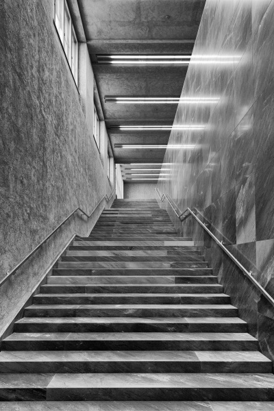 Treppe von der Unterfuehurng des Erweiterungsbaus des Kunstmuseums Basel der Basler Architekten Emanuel Christ und Christoph Gantenbein am Mittwoch, 13. April 2016. (KEYSTONE/Georgios Kefalas)