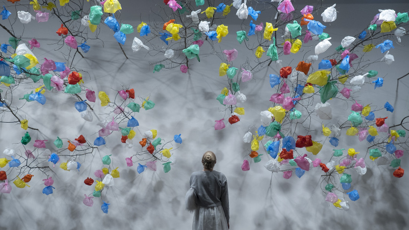 Plastic Tree (2014) von  Pascale Marthine Tayou, an der Art Unlimited Basel, am 16. Juni 2015. © KEYSTONE/Georgios Kefalas
