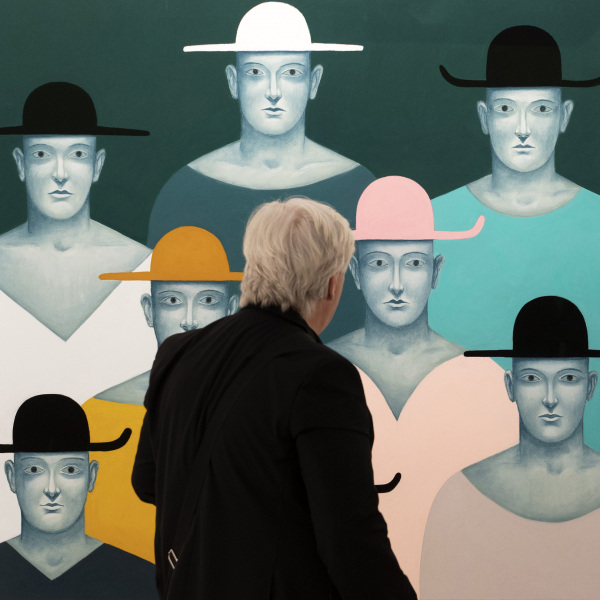 Portraits with Hats (2019) von Nicolas Party an der Art Basel am 12. Juni 2019.  © KEYSTONE/Georgios Kefalas